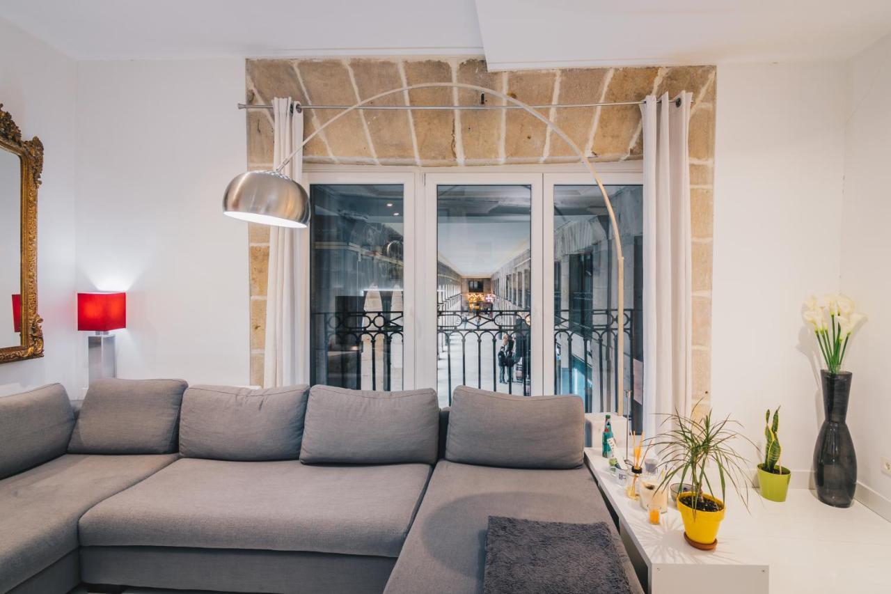 Plaza Nueva Apartment By People Rentals Bilbao Bagian luar foto