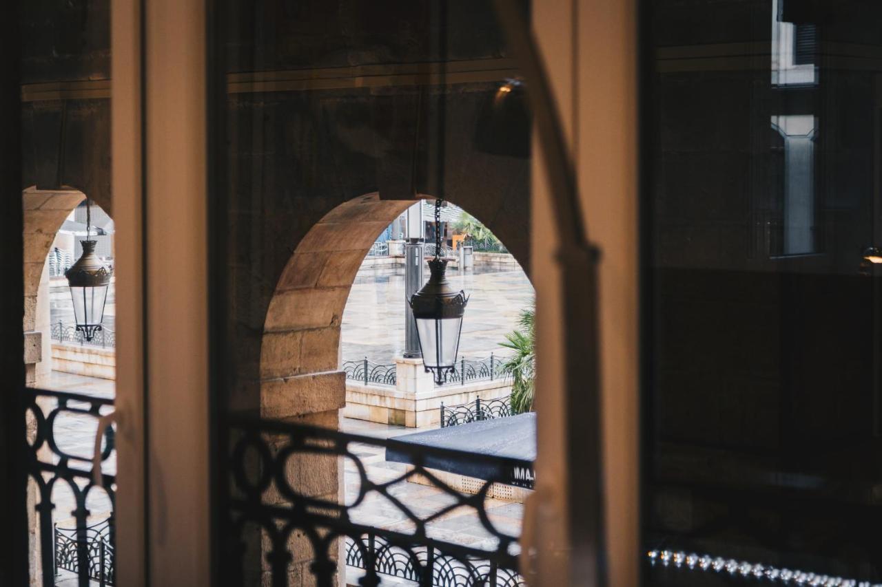 Plaza Nueva Apartment By People Rentals Bilbao Bagian luar foto